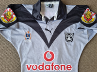 2004-05 away jersey 3.webp