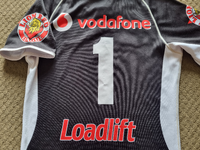 2010 home jersey 8.webp